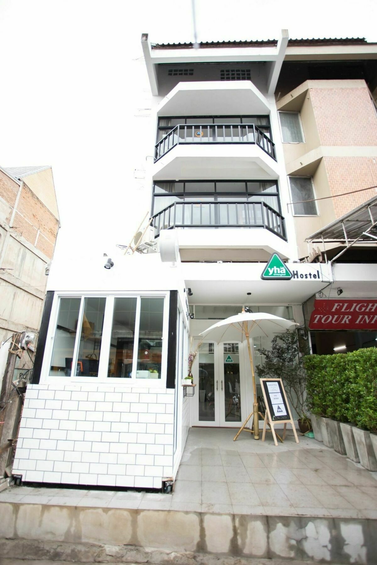Yha Thapae Station Hostel Chiang Mai Exterior photo