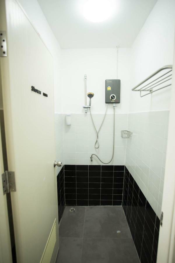 Yha Thapae Station Hostel Chiang Mai Exterior photo