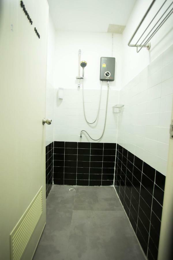 Yha Thapae Station Hostel Chiang Mai Exterior photo